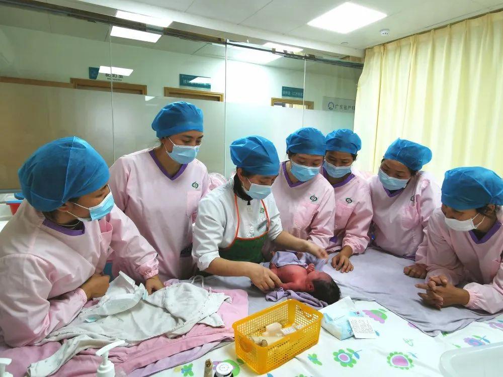 察布查尔锡伯妇婴监护型护送