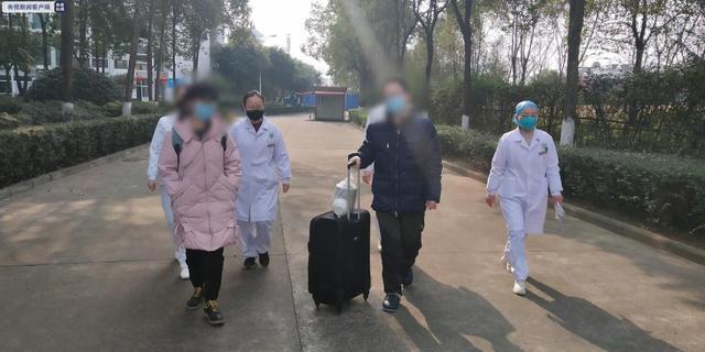 察布查尔锡伯病人院后返乡